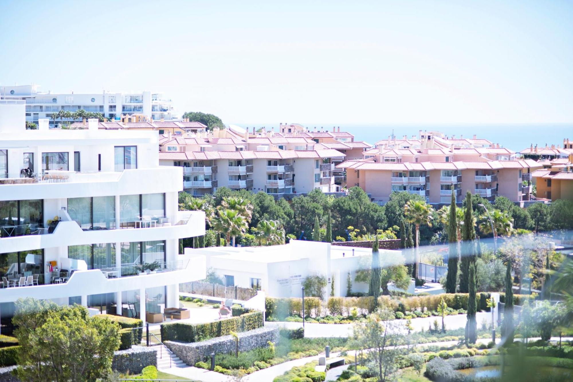 Leilighet Mara's Higueron West - Like A House - 246 Square Meters Of Private Terrace & Garden - Morning And Evening Sun *