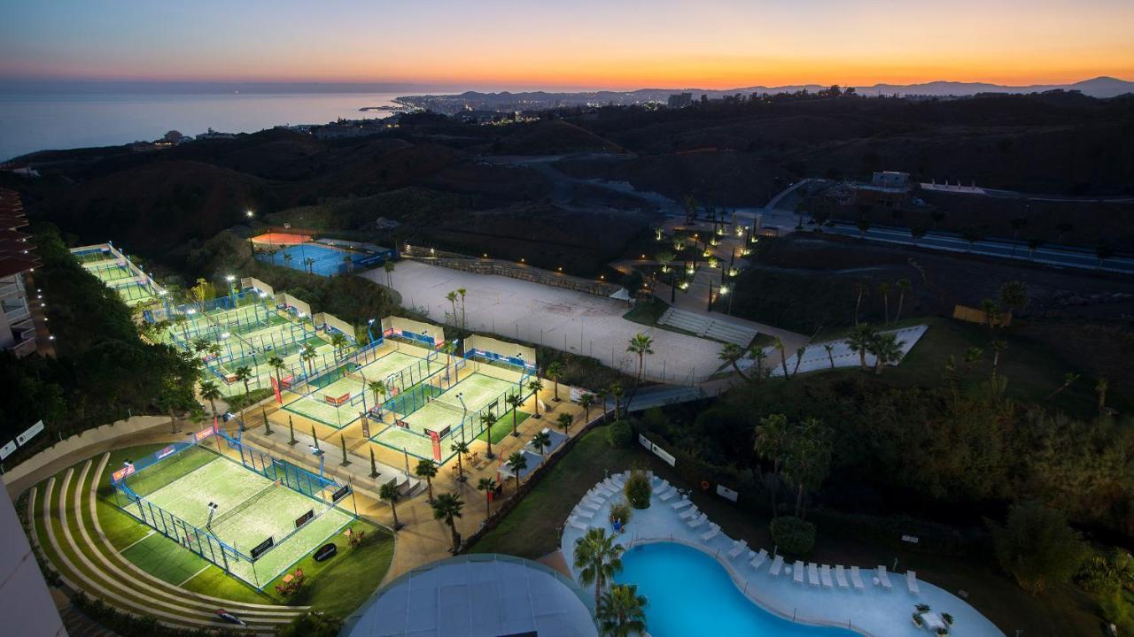 Apartment Mara's Higueron West: Spacious Terrace & Sun-soaked Garden